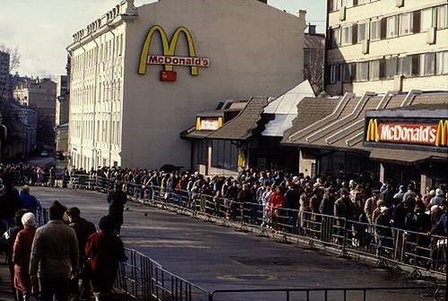 1990년 소련에 처음 맥도날드가 들어왔을때.jpg | 인스티즈