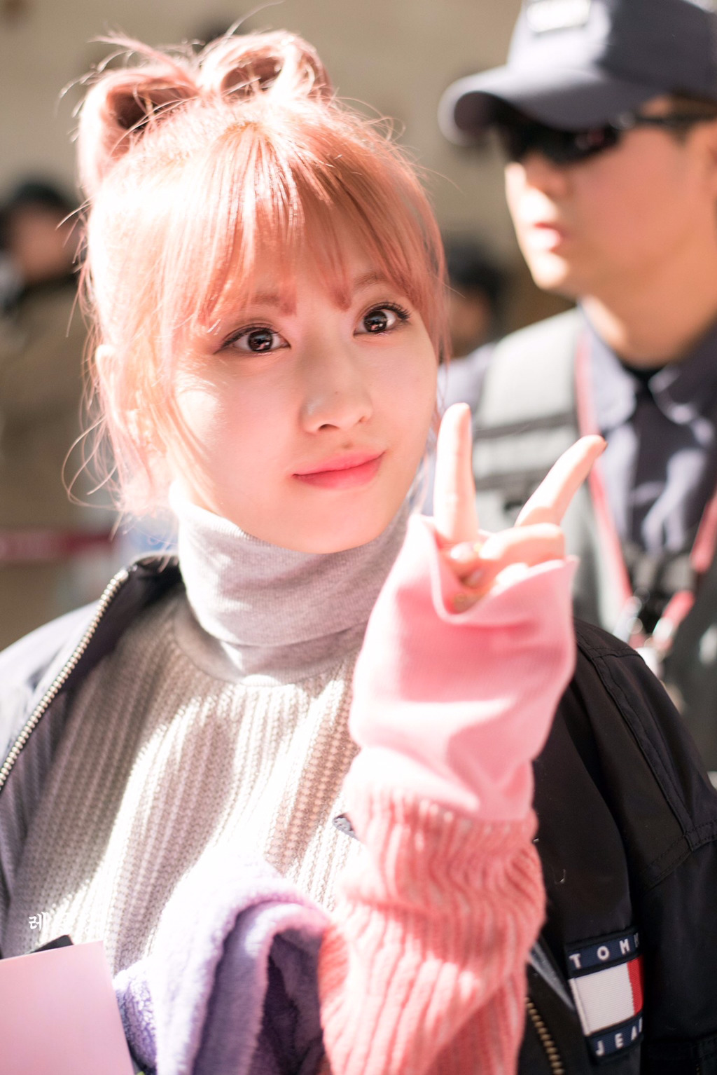 모모링히잉...가기싫어라고 말하는듯한 161111 김포공항 +미나 | 인스티즈