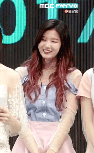 시상식이 즐거운듯한 빵실빵실 사나.gif | 인스티즈