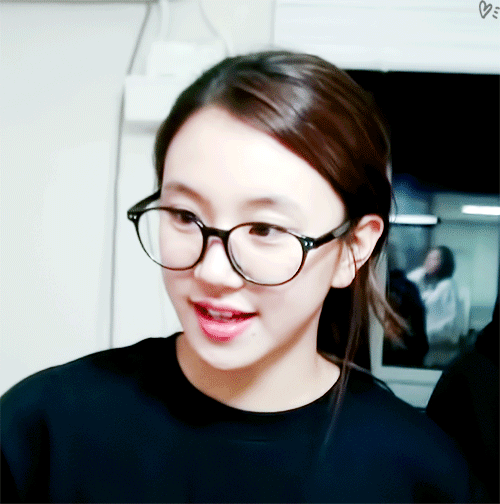 [트와이스] 안경이 잘어울리는 안경챙 | 인스티즈