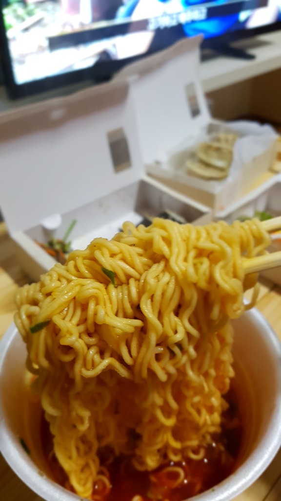 컵라면과 김치찌개! (먹) | 인스티즈