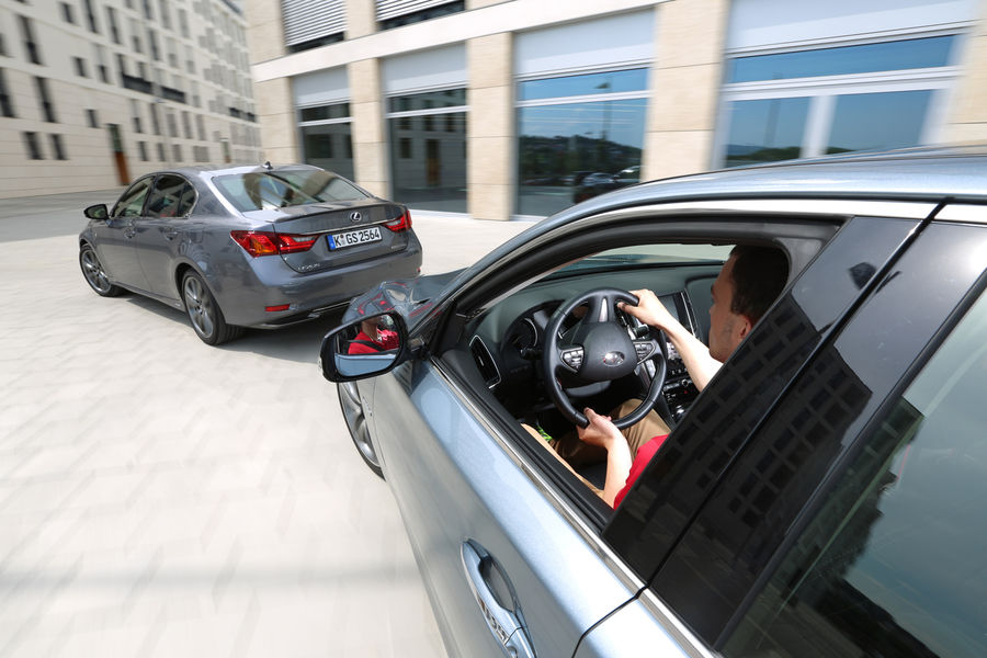 인피니티 Q50 하이브리드 vs 렉서스 GS 450h | 인스티즈