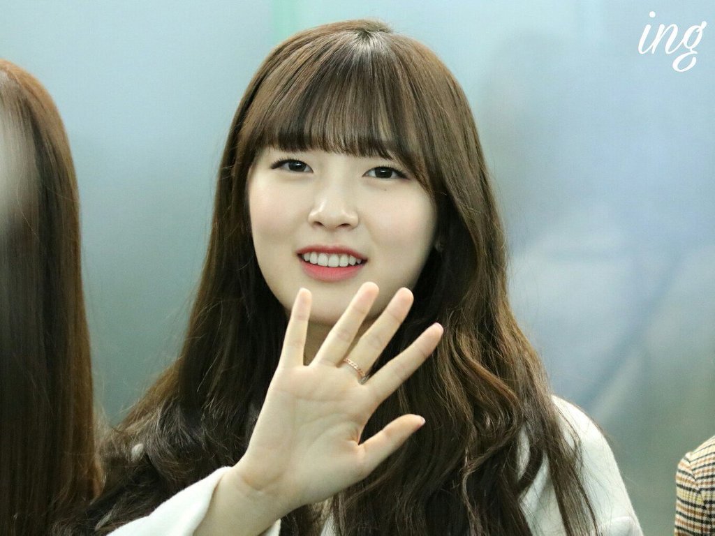 오늘자 오마이걸 인천공항 일본 출국 사진.JPG | 인스티즈