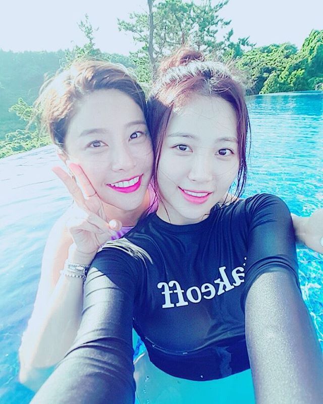 제주도 간 걸스데이 유라와 소진 | 인스티즈