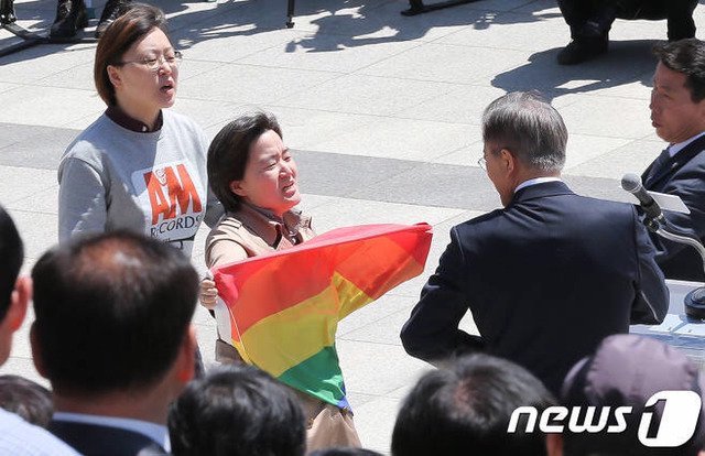  정의당이 어제 문재인 공격한 성소수자단체랑 정책협약 맺음 | 인스티즈
