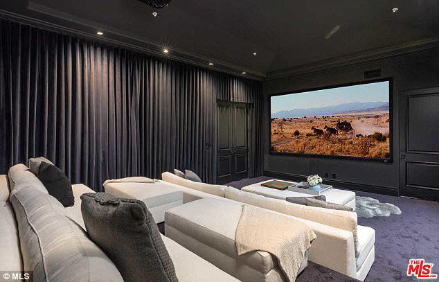 자신의 집을 수리할 동안 카일리제너가 빌린 집.jpg | 인스티즈