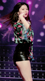 오프숄더&미니스커트 입은 사나.gif | 인스티즈