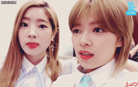오늘자 커플미 낭낭한 트와이스 다현이랑 정연이.gif | 인스티즈