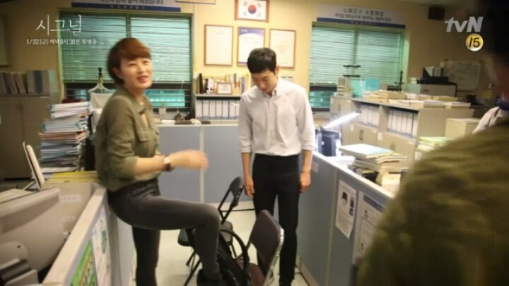 [시그널] 실제로 금이야 옥이야 여왕님 모시듯 김혜수를 대하는 이제훈 | 인스티즈