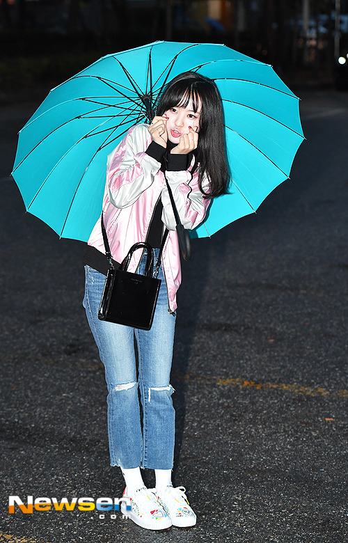 채영이가 디자인에 참여한 신발 | 인스티즈