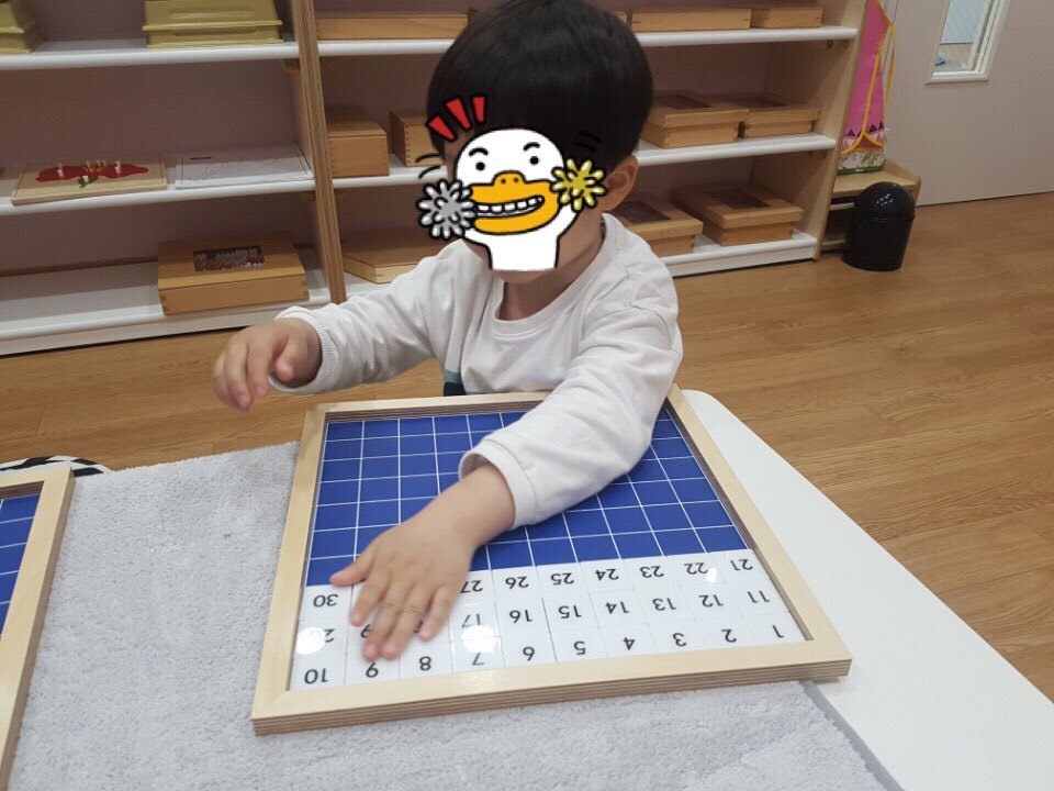 스콜라몬테소리 이미지