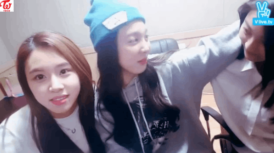 [트와이스] 미나 머리 쓰다듬는 걸크러쉬 채영이 ㅋㅋㅋ | 인스티즈