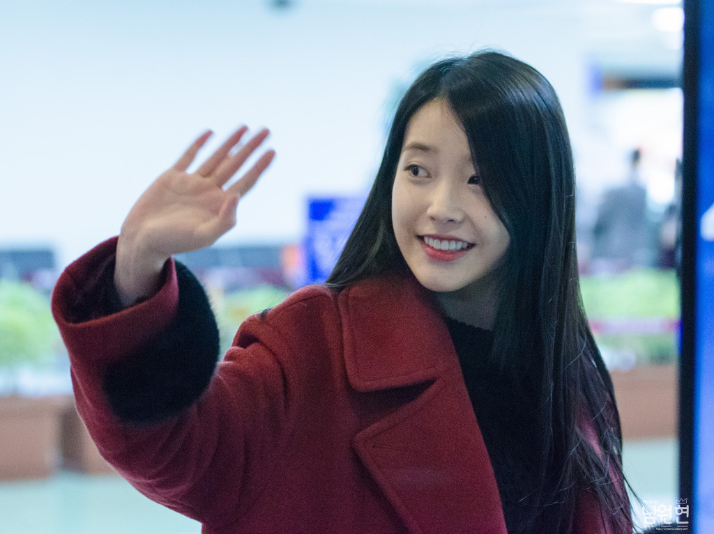 [16.01.22] 김포공항 출국 아이유.jpg | 인스티즈