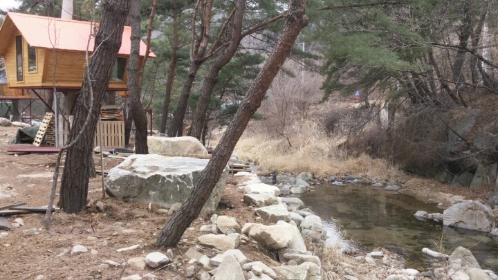 폭포와오두막 이미지