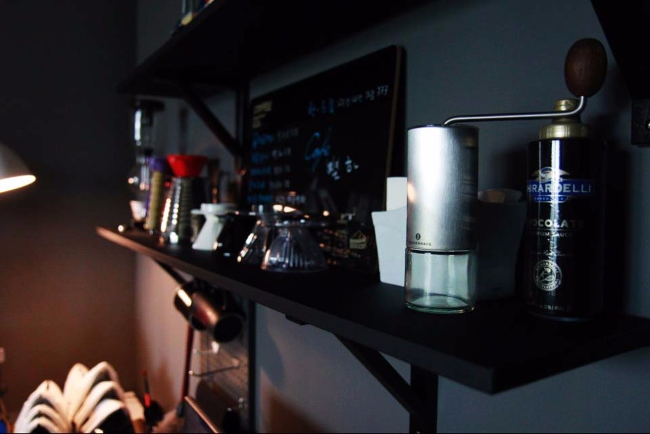 혼자만의 방을 꾸며본 루리웹 아재 .jpg | 인스티즈