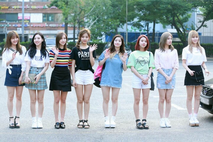 오늘자 트와이스 뮤직뱅크 리허설 출근길 | 인스티즈