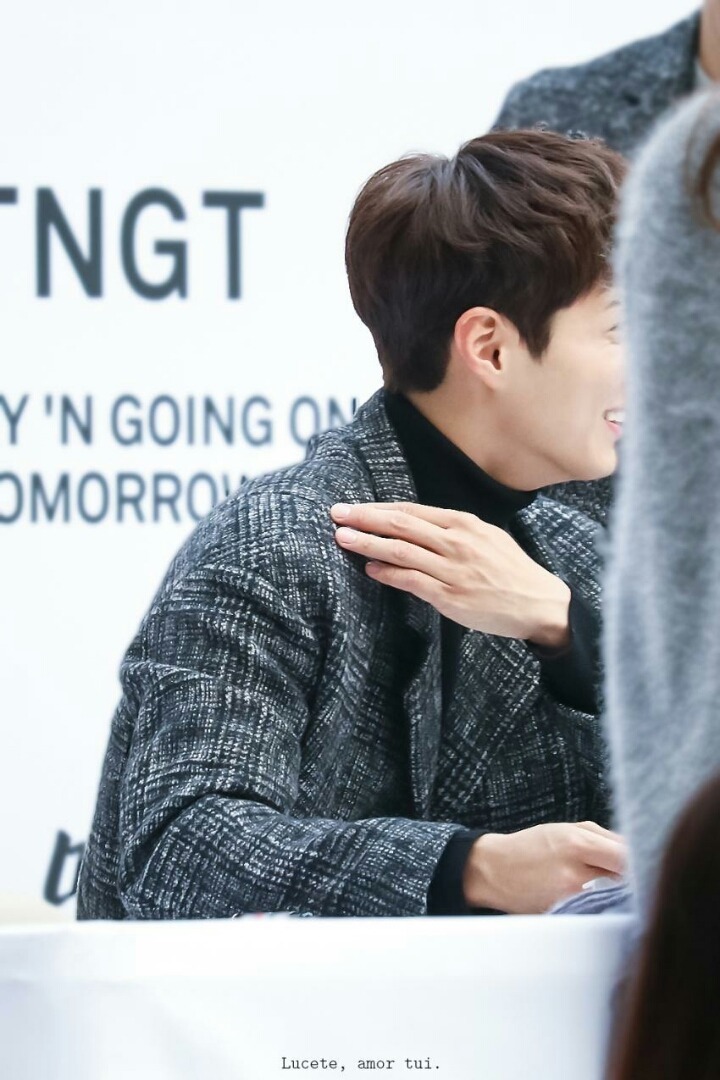 소리치는 아저씨 팬을 본 박보검 표정.JPG | 인스티즈