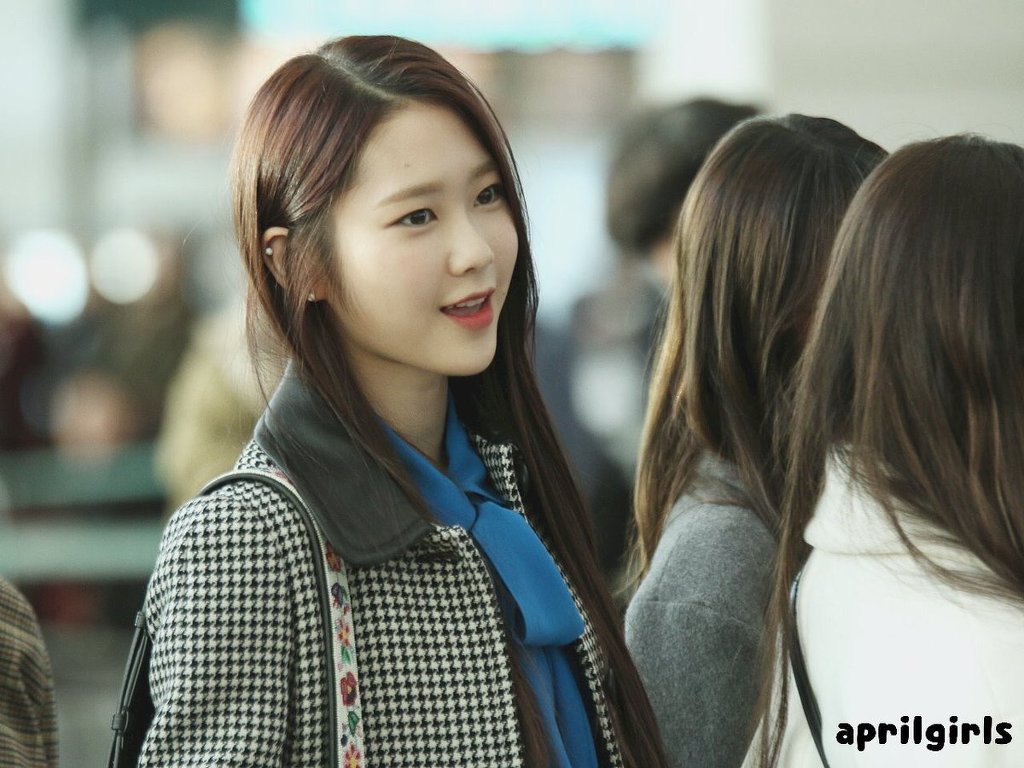 오늘자 오마이걸 인천공항 일본 출국 사진.JPG | 인스티즈
