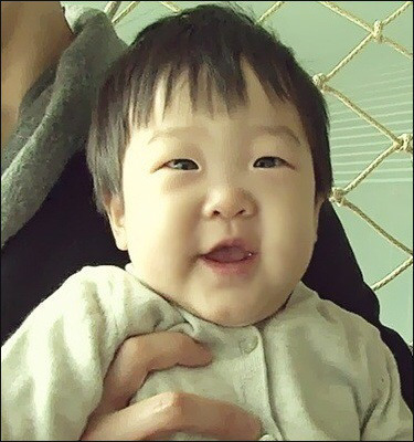  웃을 때 더 예쁘고 사랑스러운 서준이 | 인스티즈