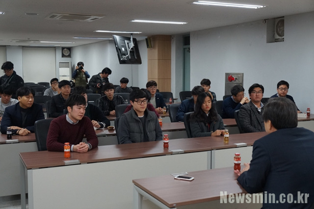 후두려맞기 전국투어가 될듯한 김무성의 전국 대학 릴레이 강연 | 인스티즈