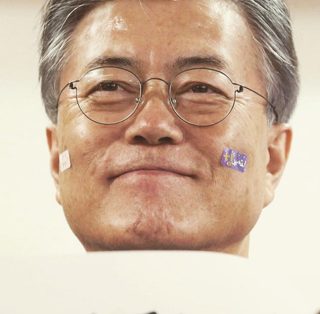 결전의 날을 하루 앞두고 지지자들이 하는 응원의 말을 리트윗하는 문재인의 심정은 어떨까 | 인스티즈