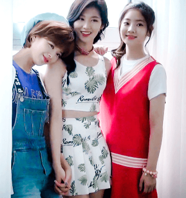 [twice] 오늘자 미나토자키 사나 움짤.gif | 인스티즈