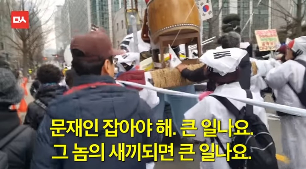 "문재인이 대통령 되면 큰일 나, 완전 빨갱이야!" | 인스티즈
