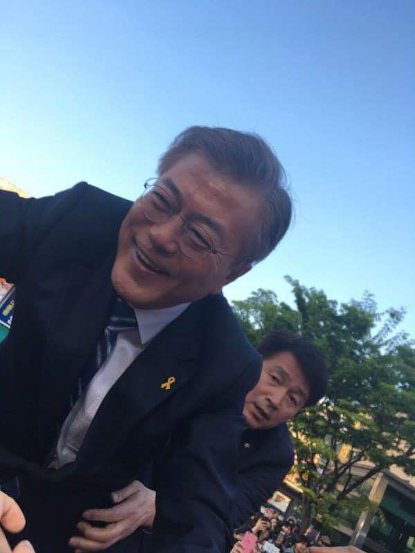 오늘자 문재인.GIF | 인스티즈