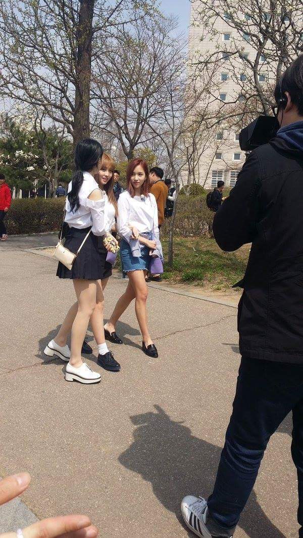 오늘자 건대에 출현한 모모,미나,나연 (트와이스) | 인스티즈