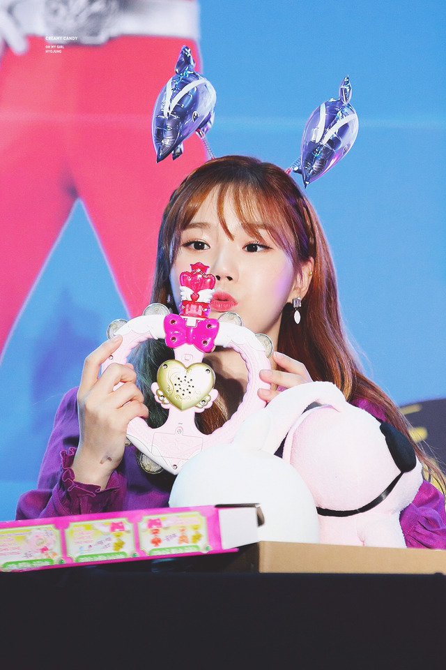 [오마이걸] 낮잠을 자고 싶지만 일은 해야하니 효정이 | 인스티즈
