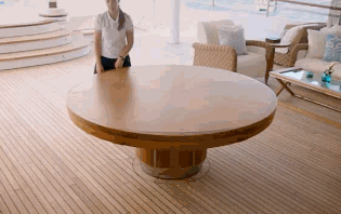 돌리면 커지는 테이블.gif | 인스티즈