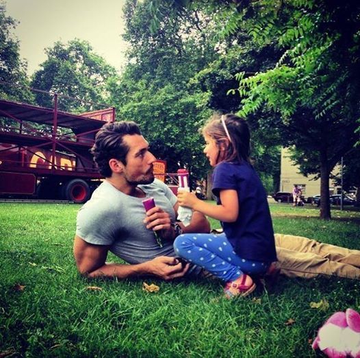 [데이비드간디] 잘생긴 남자가 나타날때 주위 반응과 같이 찍은 모습들 | 인스티즈