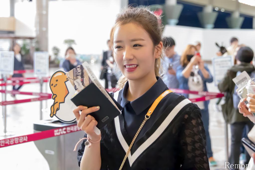 조신한척하는 윤보미 | 인스티즈