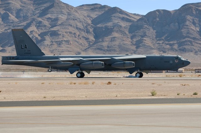 B-52 미국괌에서 한국오산까지 4시간만에 전진배치 | 인스티즈