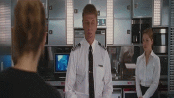 어떤 애기 어머님이 딸이 없어졌다고 비행기에서 난동을 부리시는 거에요.gif | 인스티즈