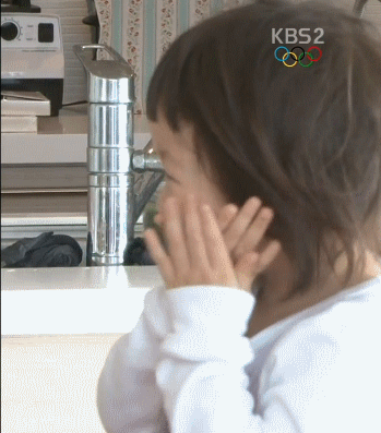 [추사랑] 독특한 방법으로 자기자신을 가리키는 모태애교쟁이 | 인스티즈