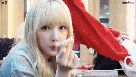 빵을 좋아하는 여자친구 예린이.gif | 인스티즈