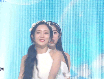 [움짤데이터주의] 오늘자 인기가요 러블리즈.gif | 인스티즈