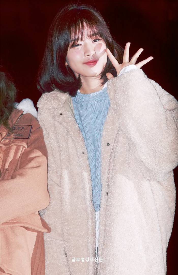 어젯밤 늦게까지 콜라 사이다 말아 마신듯한 아이즈원 출근길 사진.jpg | 인스티즈