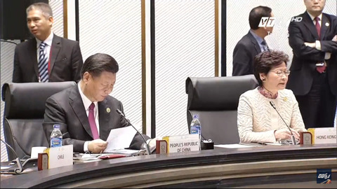 11/11 APEC 정상회의 본회의 세션에 참석한 문재인 대통령 | 인스티즈