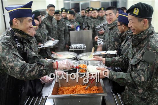 객관적으로 군대 짬밥 맛있다 vs 맛없다 | 인스티즈