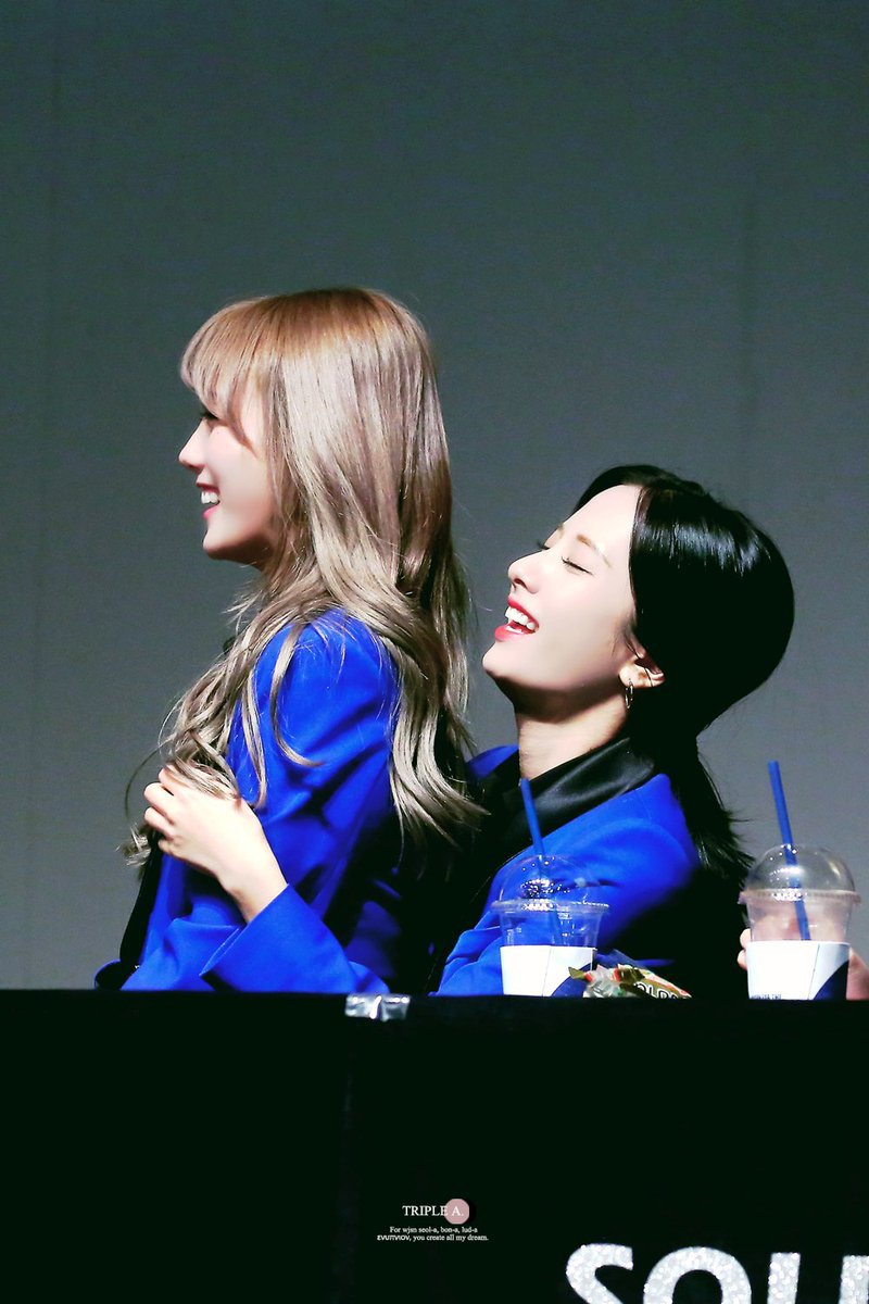 어깨노출하는 우주소녀 보나 ㄷㄷㄷ.gif | 인스티즈