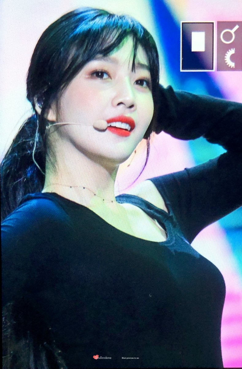 앞머리 내린 큐티섹시 체크 조이.jpgif | 인스티즈