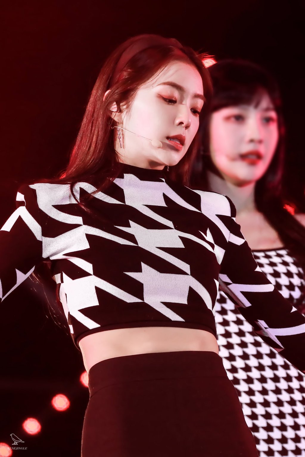 검정 머리띠한 아이린.jpgif | 인스티즈