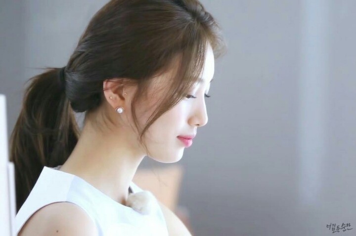 머리 대충묶는 수지ㄷㄷㄷ.jpgif | 인스티즈