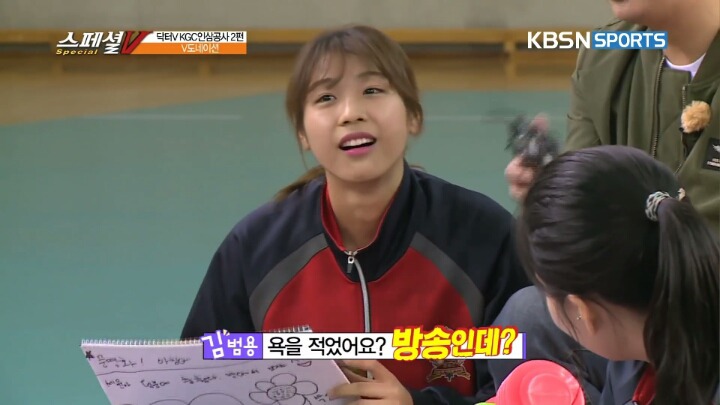 도전골든벨 전 스케치북에 써놓은 여배선수들의 낙서.jpg | 인스티즈