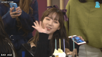 미주의 애정표현에 어쩔줄 모르는 러블리즈 케이.gif | 인스티즈