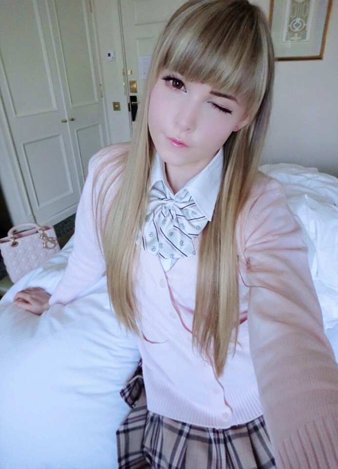 일본에서 살다가 홍콩으로 가자마자 스타일링이 확 바뀐 유튜버. jpg | 인스티즈