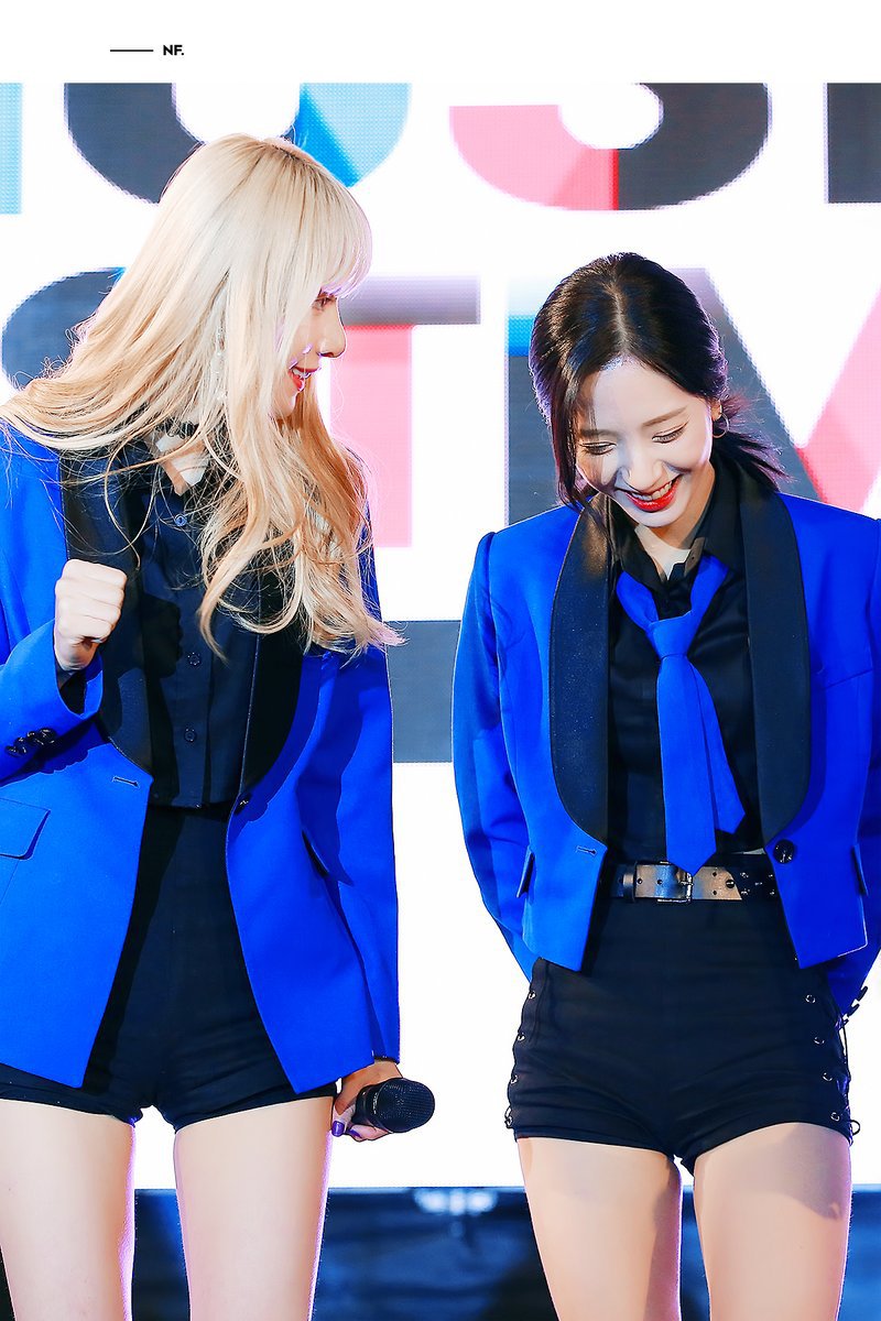 어깨노출하는 우주소녀 보나 ㄷㄷㄷ.gif | 인스티즈