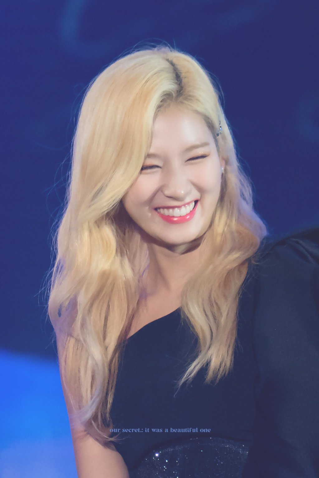 무대에서 춤출때가 제일 섹시한 내 자.기. 미나토자키 사나 | 인스티즈